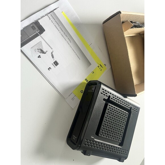 Arris SURFboard SB6121 DOCSIS 3.0 Cable Modem with charging cable included - Picture 2 of 3